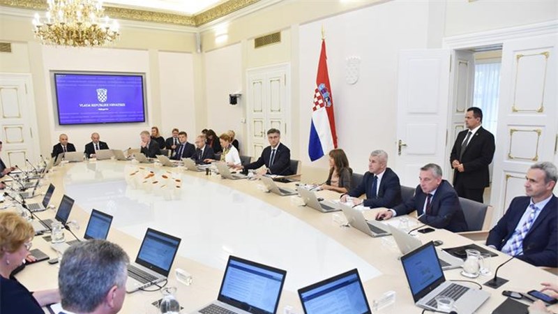 Financiranje udžbenika odnosno drugog nastavnog materijala za 3.000 učenika srednjih i 4.000 učenika osnovnih škola